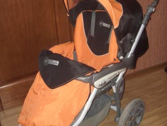 Продаю трехколесную прогулочную коляску CAM Cortina Evilution X3.